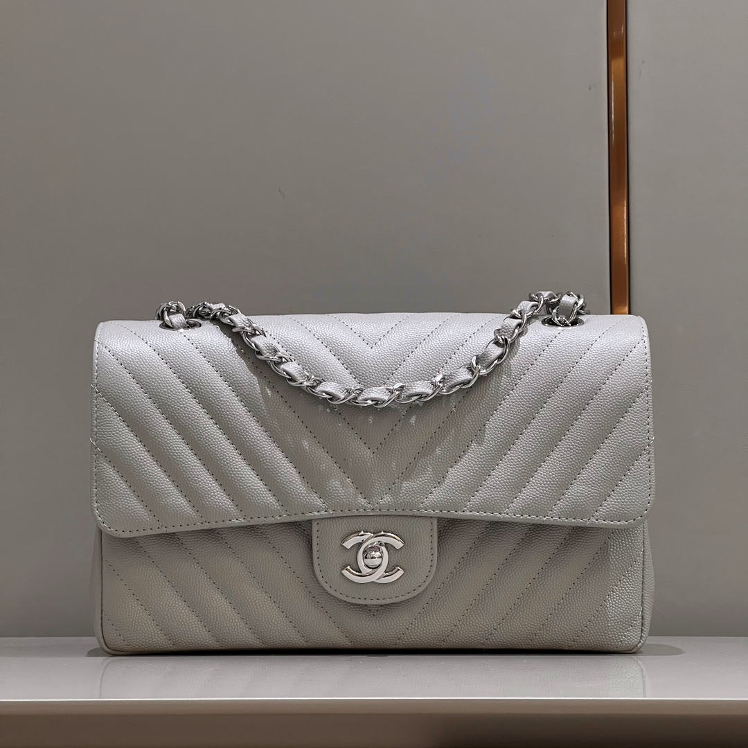 Chanel Flap Orta Boy Çanta Havyar Deri Otantik Kalite 2024 Gri - Glimmer of Luxury