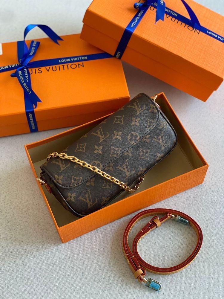 LV Monogram Ivy Cüzdan Zincirli - Glimmer of Luxury