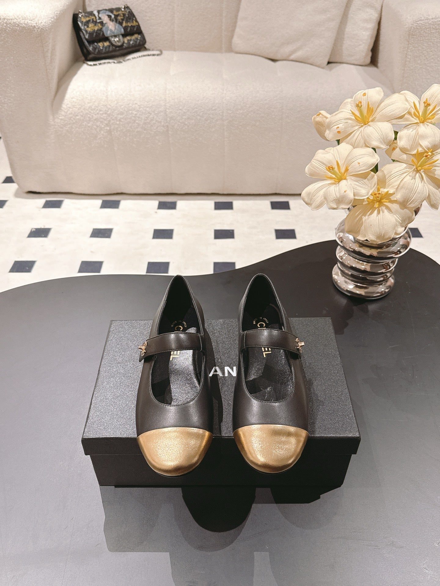 Chanel 25/FW – Sırt Çantası Tokalı Mary Jane Deri Ayakkabı