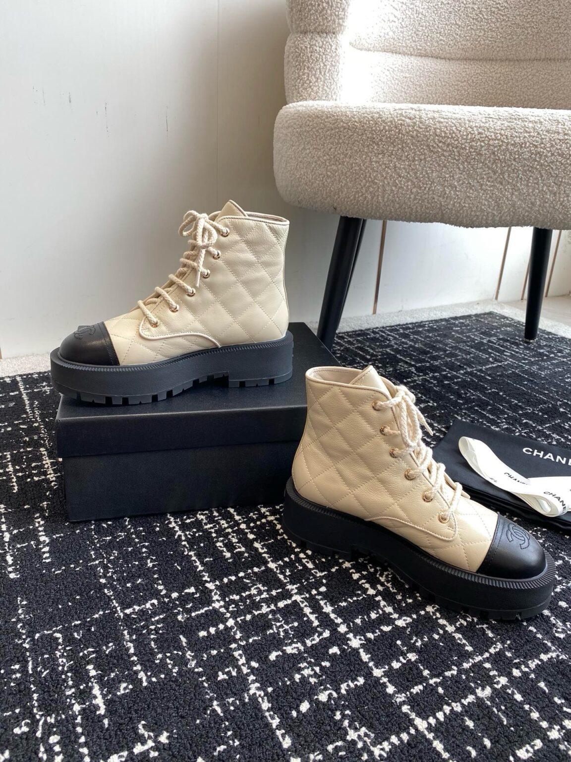 Chanel S24 Kısa Botlar - Glimmer of Luxury