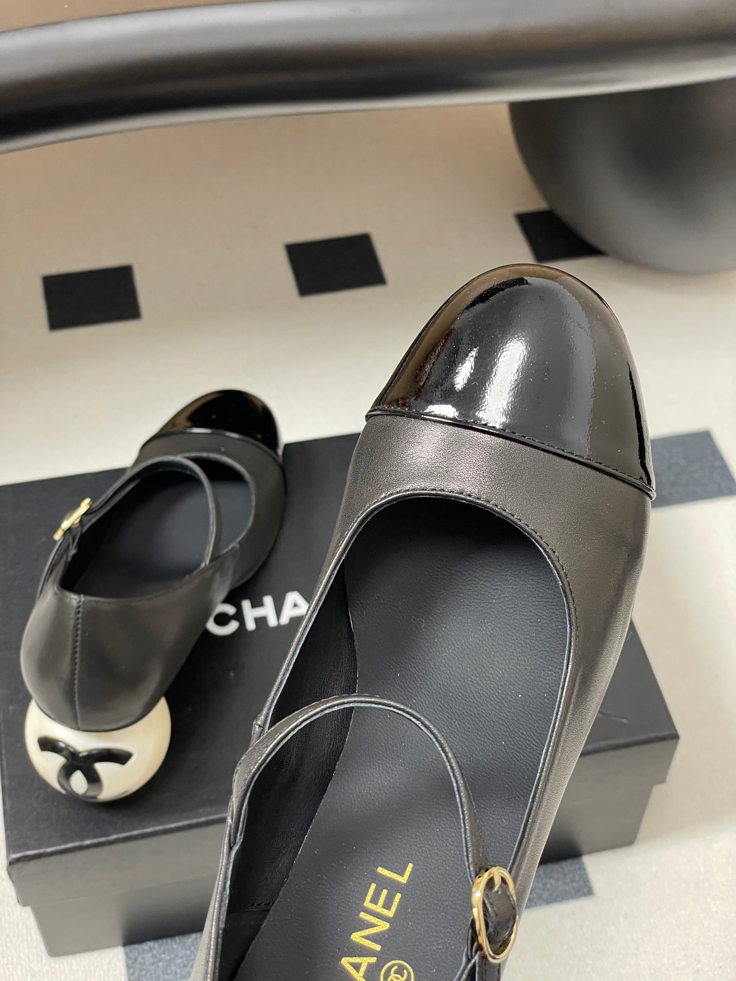 Chanel 2025 FW Büyük İncili Mary Jane Topuklu Ayakkabı