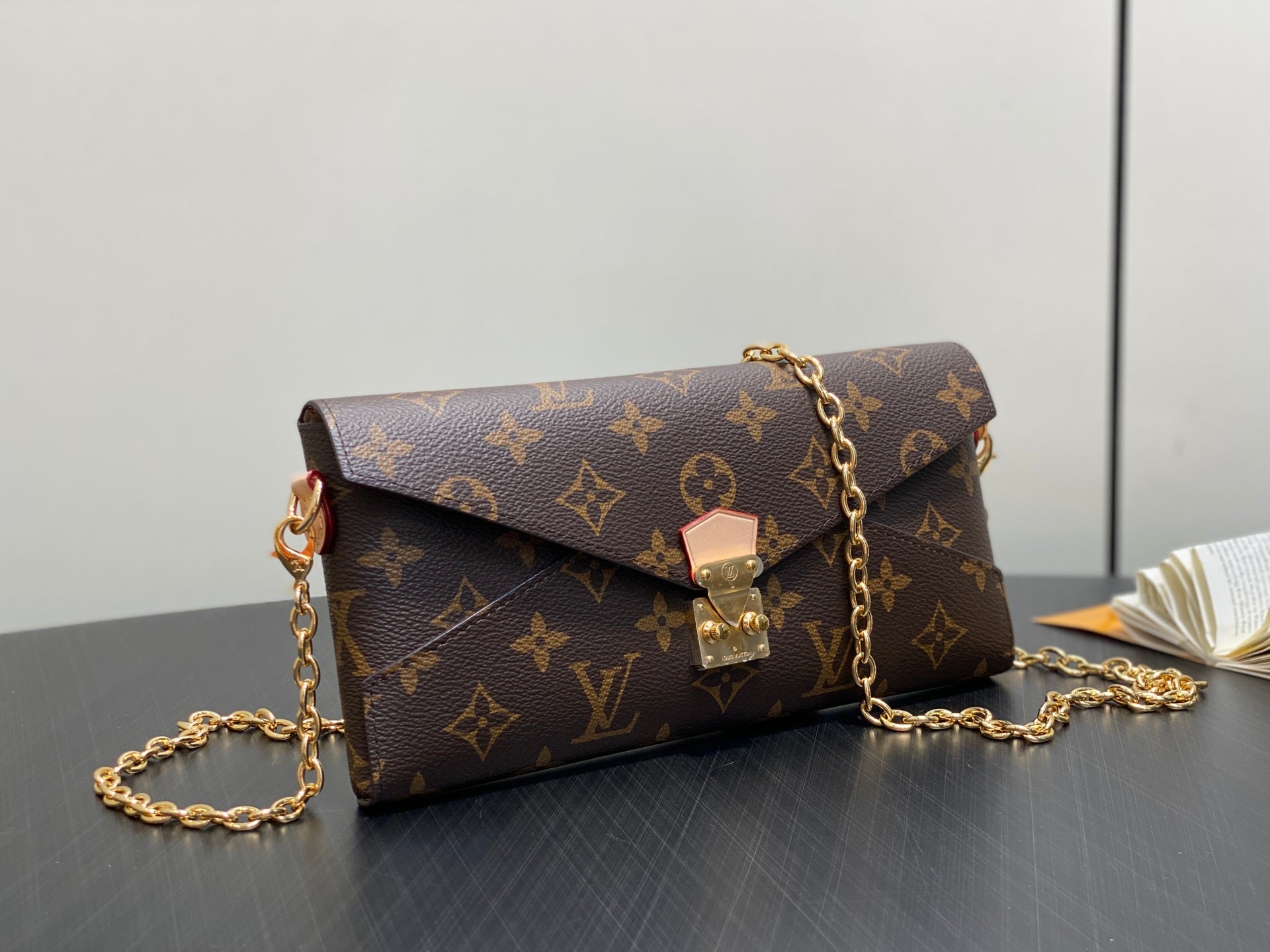 LV M15150 – Monogram “Cat Series” Zincirli Zarf Çanta