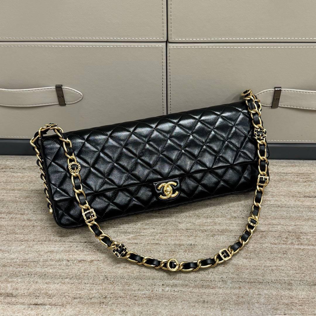 Chanel Maksi Clutch - Glimmer of Luxury