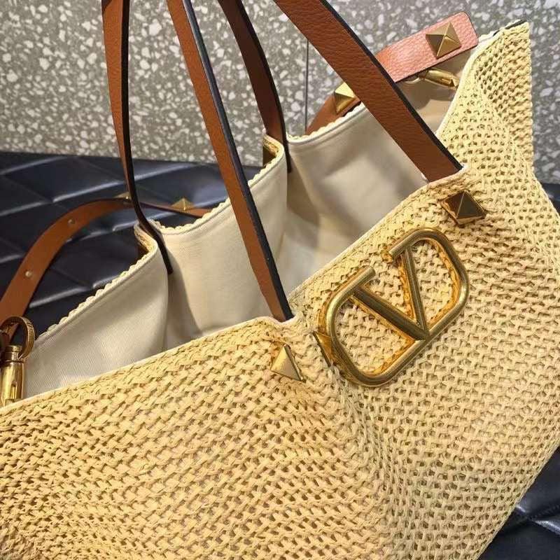 Valentino Garavani Doğal Hasır Yazlık Tote - Glimmer of Luxury