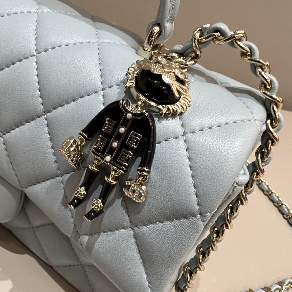 Chanel 22P Sınırlı Sayıda Mini Dikdörtgen Saplı Kuzu Derisi GHW - Glimmer of Luxury
