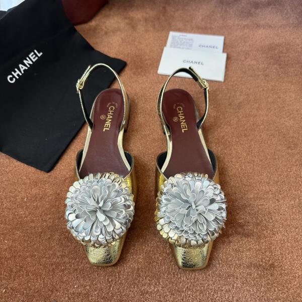 Chanel S26 Çiçek Detaylı Sandaletler