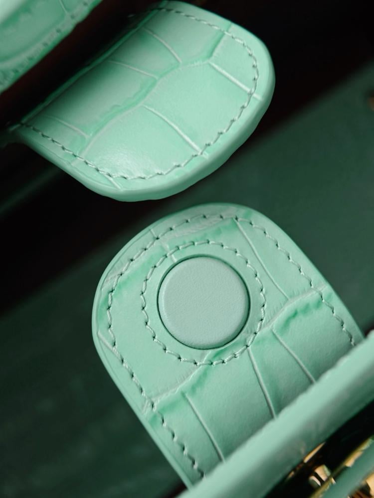 Chanel Küçük Cerf Alışveriş Çantası – Petrol Yeşili