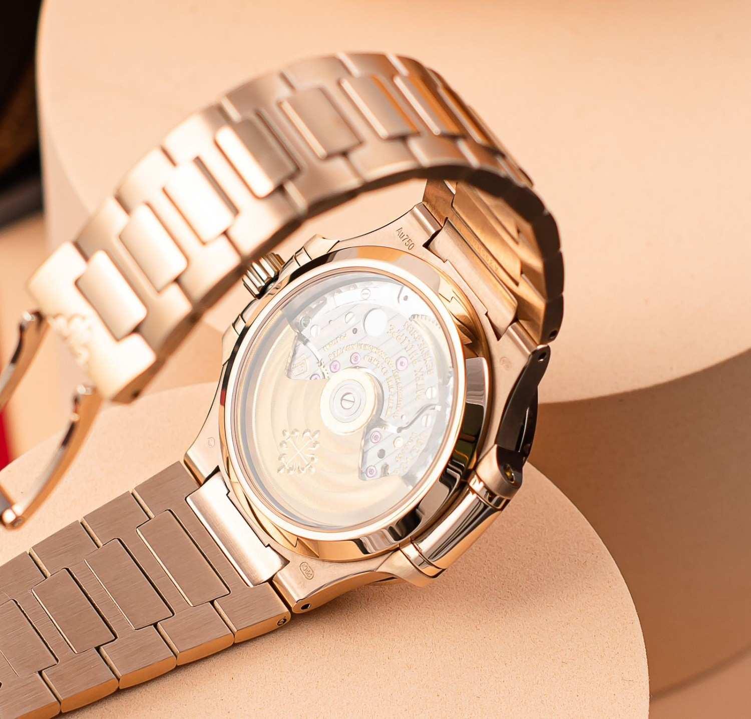 Patek Philippe Nautilus Bayan 7118/1200 - Glimmer of Luxury