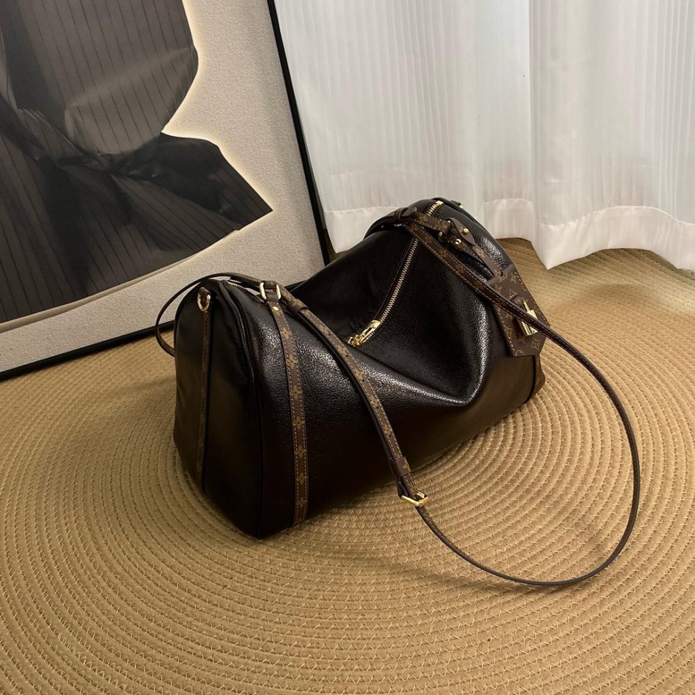 Louis Vuitton – Express MM (Black Monogram)