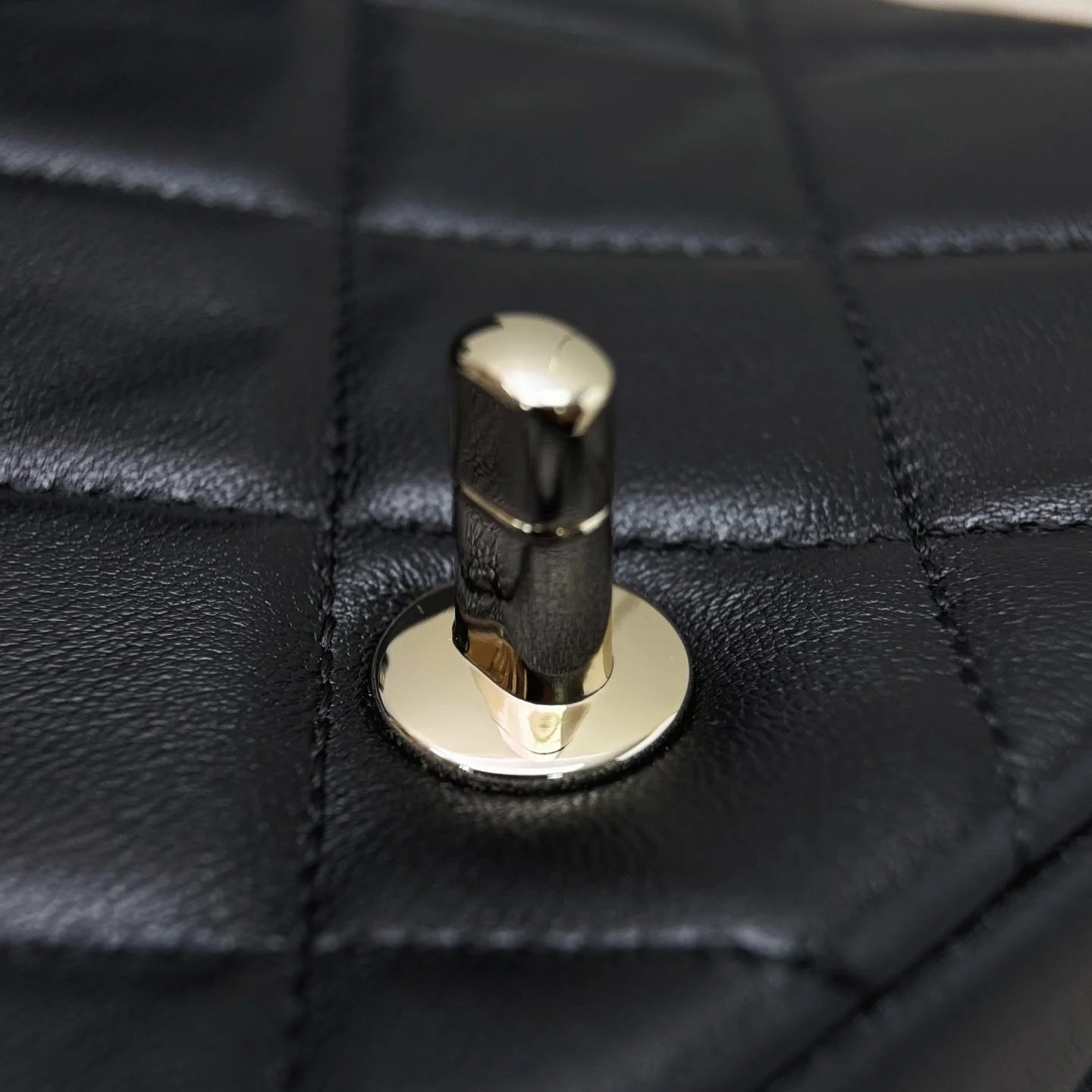 25C Üst Saplı Mini Kapaklı Çanta - Glimmer of Luxury