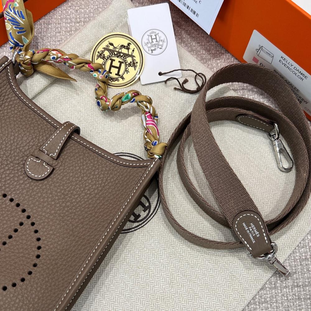 Hermès Evelyne 16cm Togo Deri Omuz Çantası