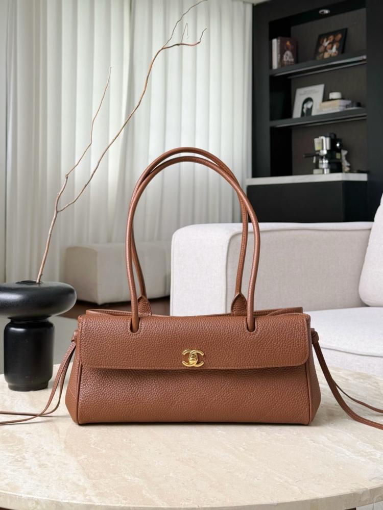 Chanel Urban Essentials Küçük Alışveriş Çantası