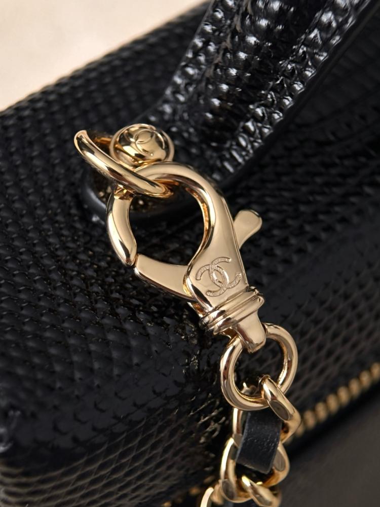Chanel Kertenkele Derisi Zincirli Vanity