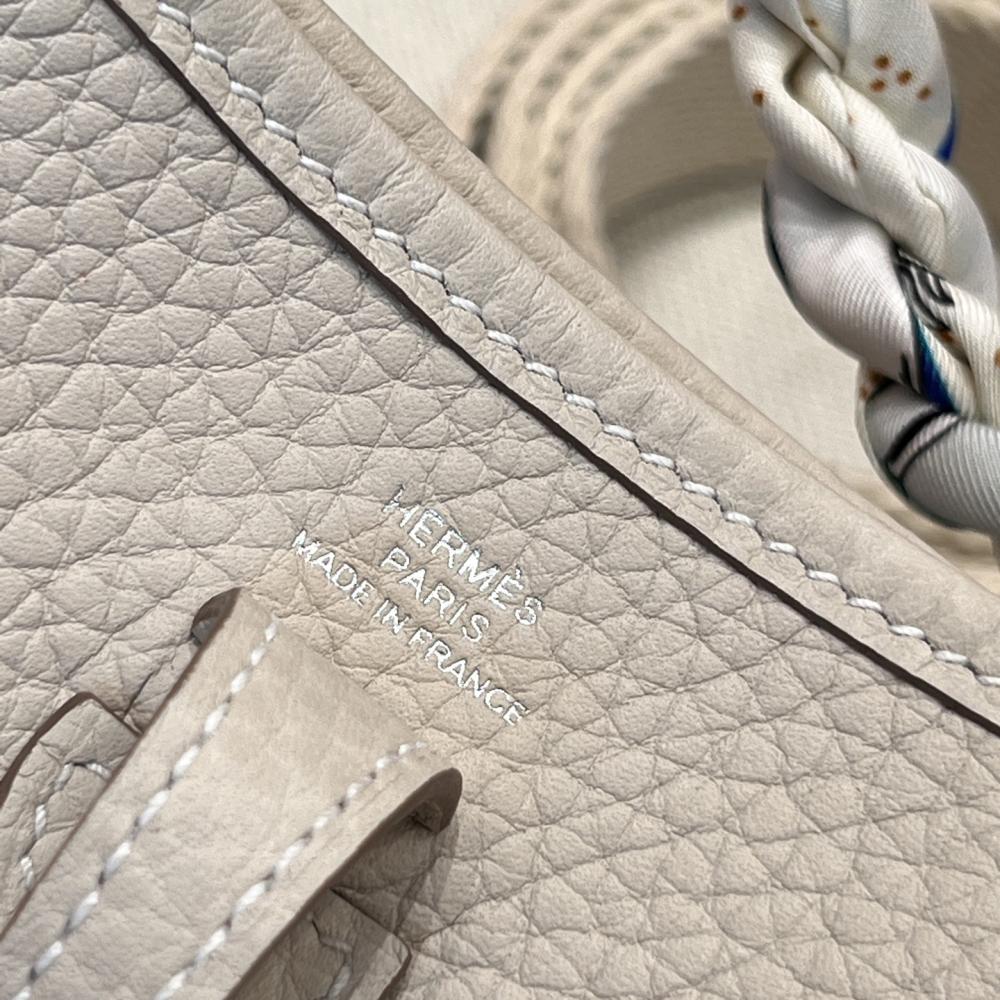 Hermès Evelyne 16cm Togo Leather Shoulder Bag