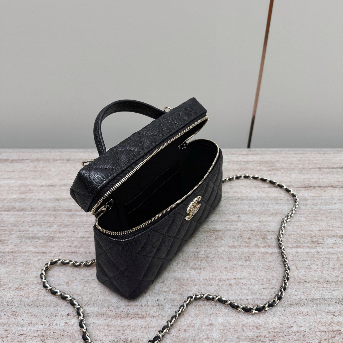 Chanel 25C Makyaj Çantası - Glimmer of Luxury