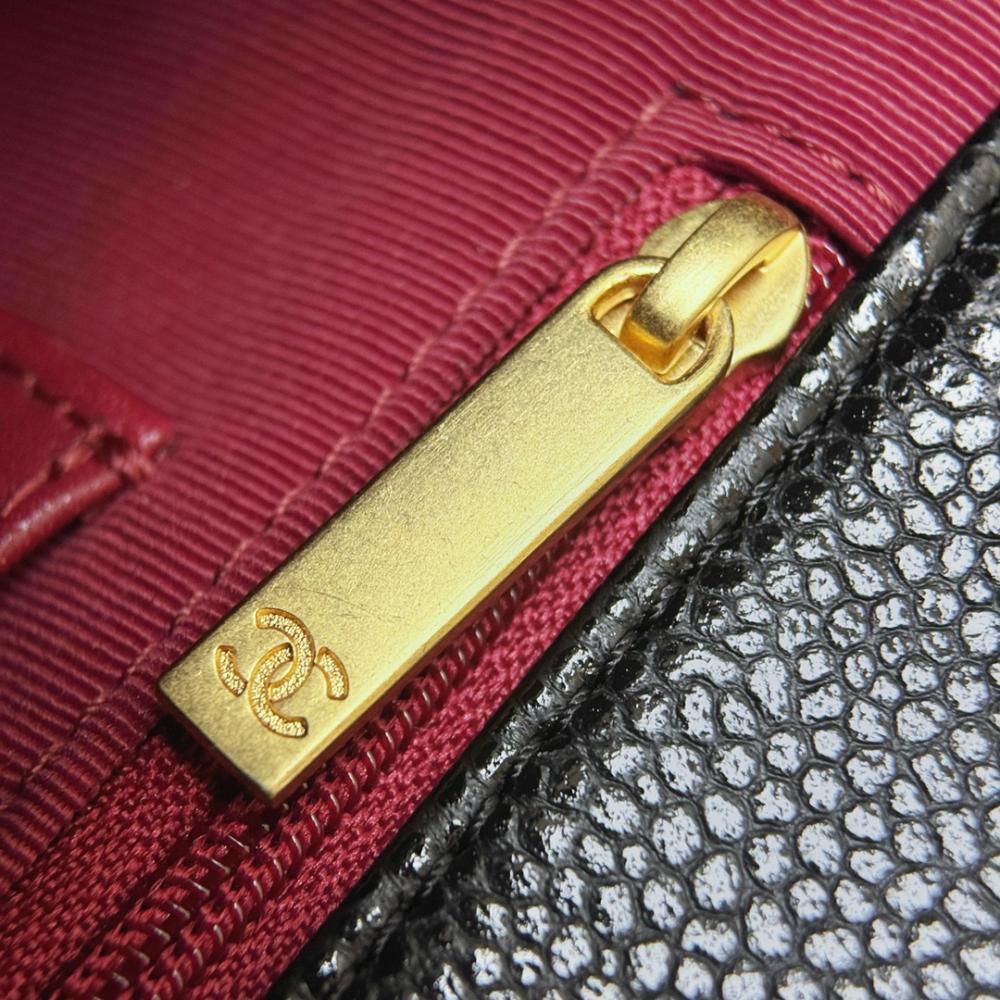 Chanel 2024/25 Mini Kapaklı Çanta - Glimmer of Luxury