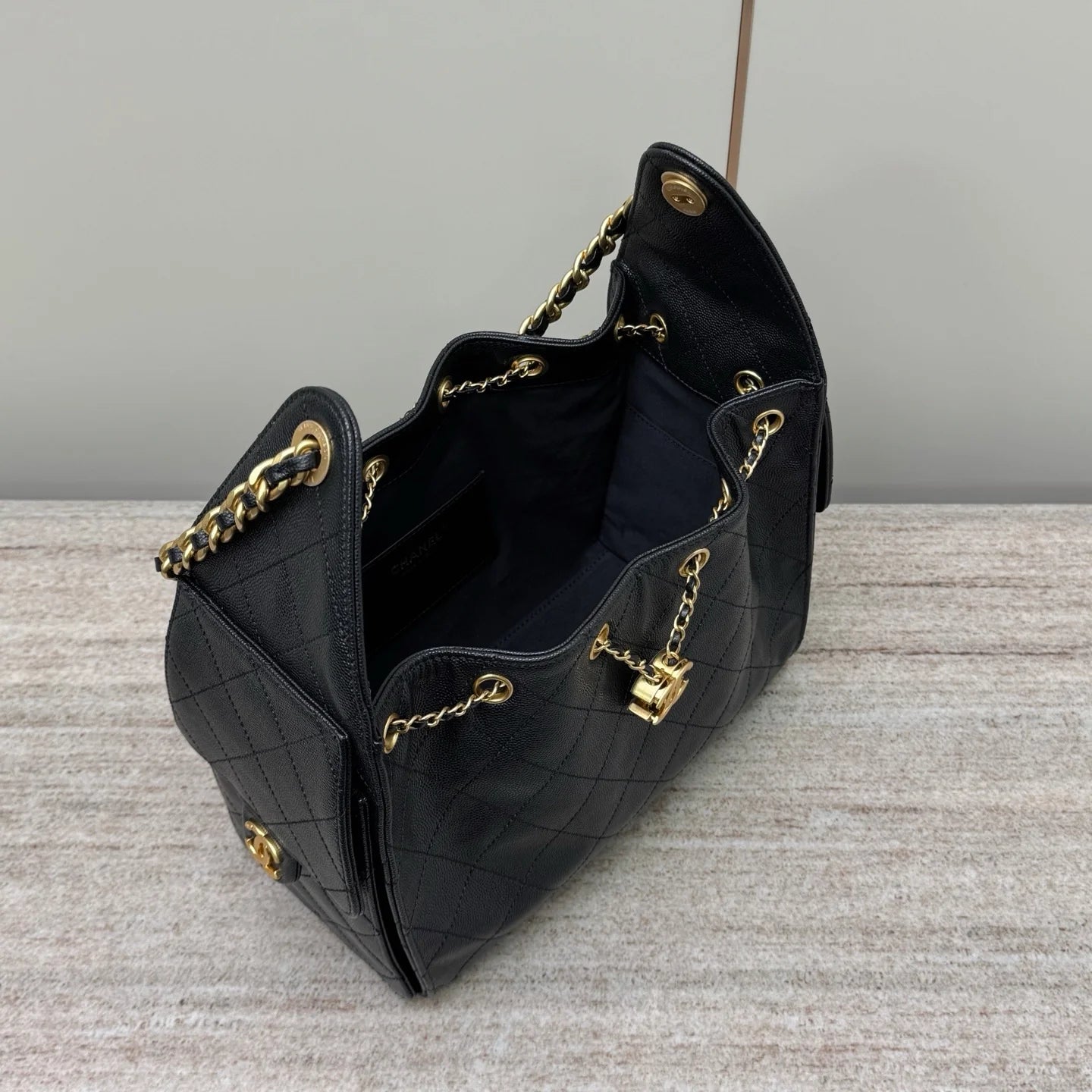 Chanel 25C Orta Boy Hobo Çanta - Glimmer of Luxury