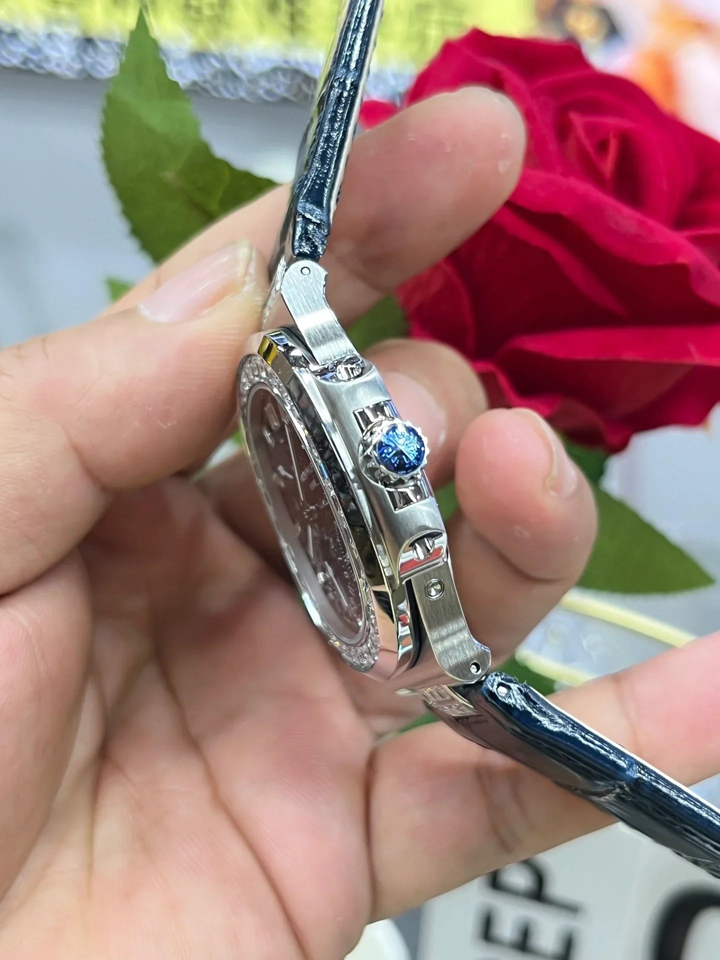 Patek Philippe Nautilus 5724G-001 Mavi Taşlı - Glimmer of Luxury