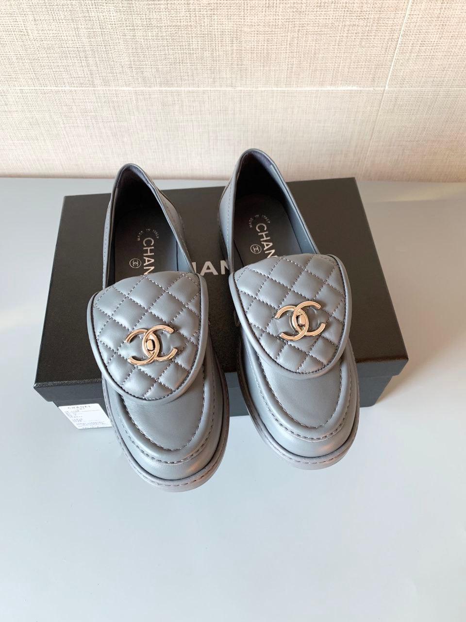 Chanel CC Dönüş Kilitli Deri Kapitone Tab Loaferler - Glimmer of Luxury