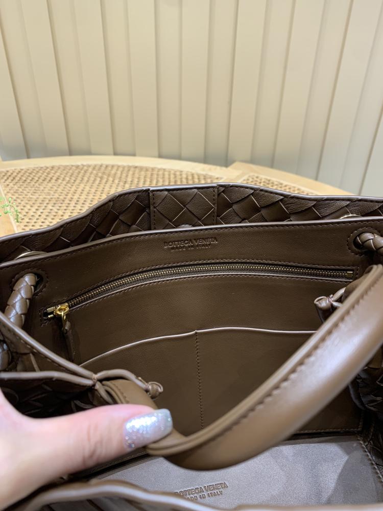 Bottega Veneta Medium Andiamo Bag (Chocolate Brown) 