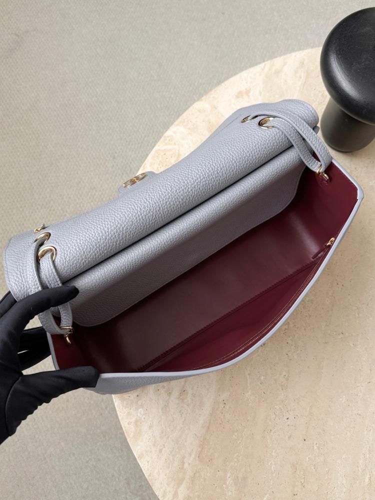 Chanel Maxi “Souplissimo” Küçük Kapaklı Çanta
