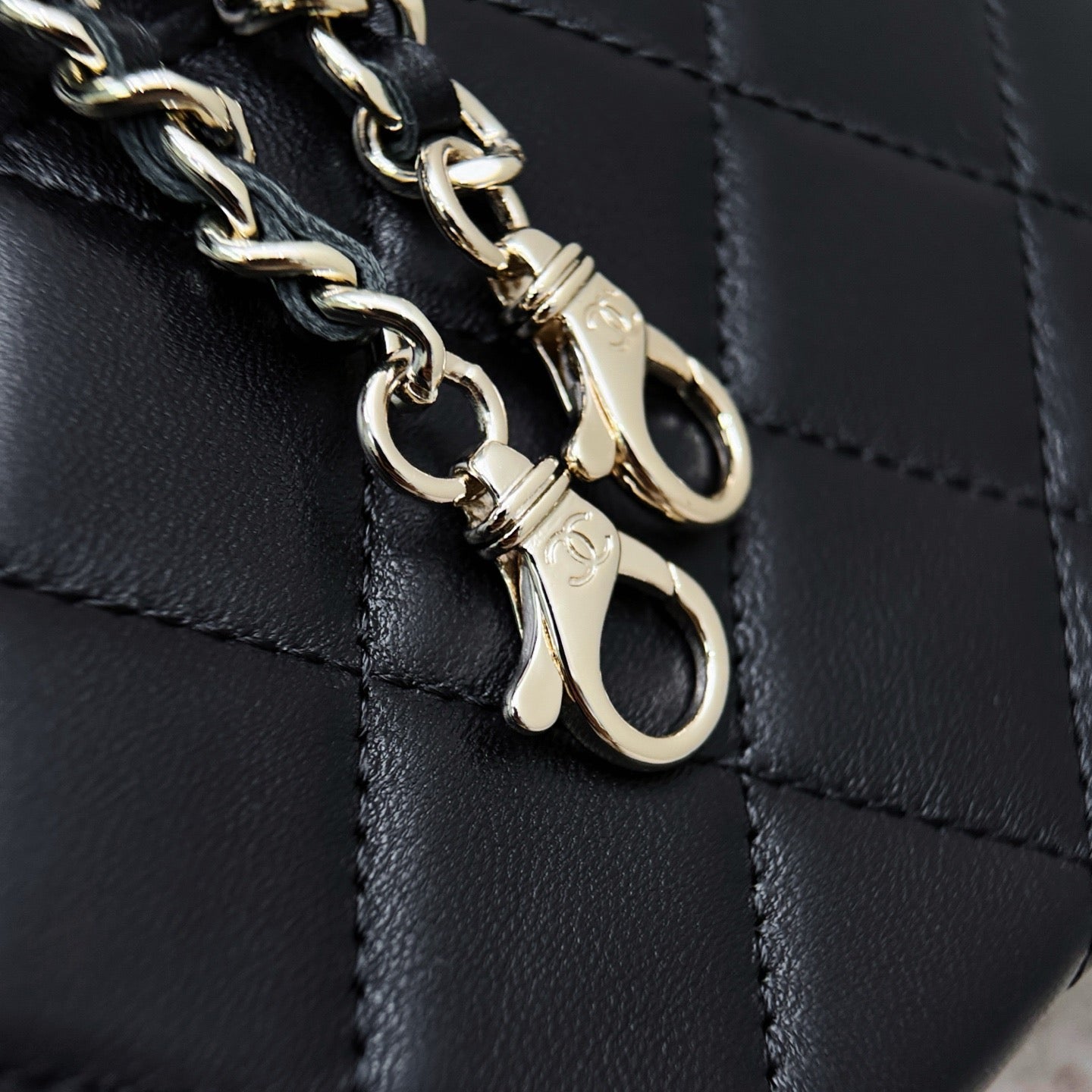 Chanel 25C Makyaj Çantası - Glimmer of Luxury