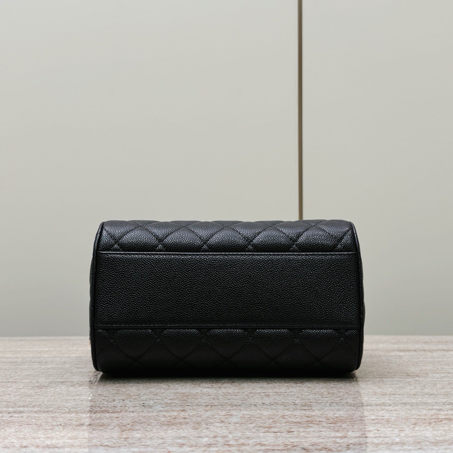 Chanel Mini Timeless Classic Varil Çanta Parlak Havyar Açık Altın Donanım - Glimmer of Luxury