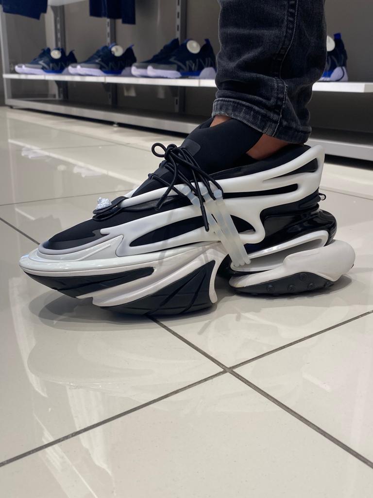 Balmain Unicorn Spor Ayakkabı - Siyah & Beyaz - Glimmer of Luxury