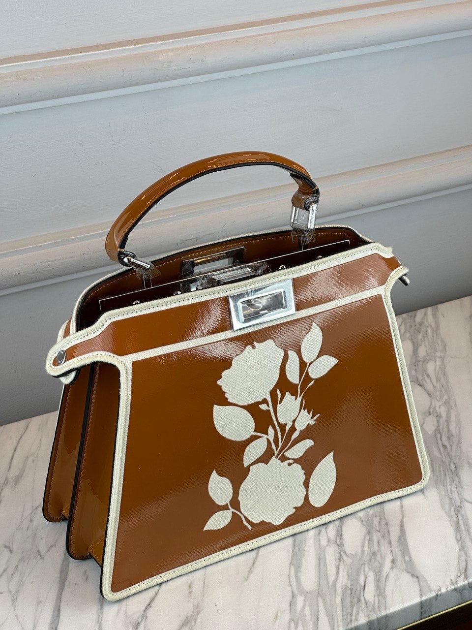 Fendi Peekaboo ISeeU Kahverengi Rugan ve Kanvas Çanta - Glimmer of Luxury