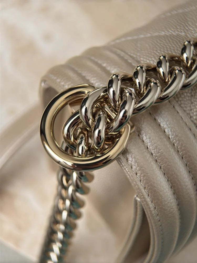 Chanel Leboy Orta 25 cm Havyar İnek Derisi Şampanya Altını Açık Altın Toka