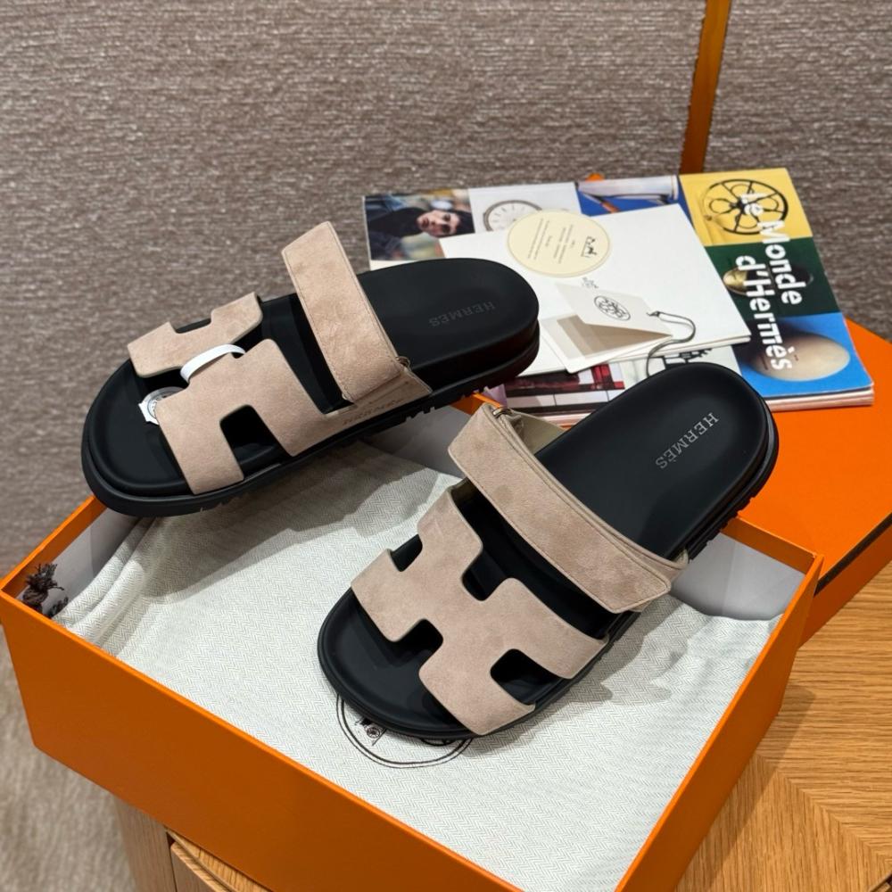 Hermès Chypre Sandals - Clay Beige