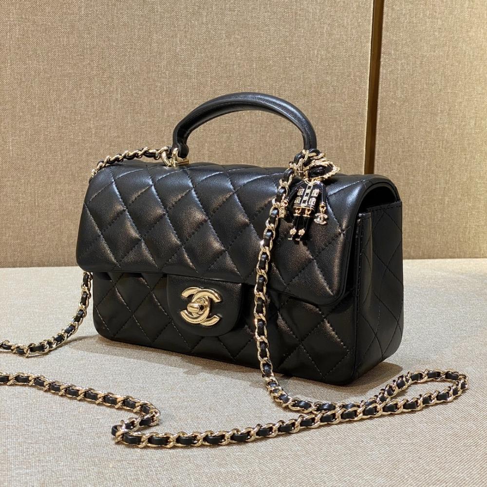 Chanel 22P Sınırlı Sayıda Mini Dikdörtgen Saplı Kuzu Derisi GHW - Glimmer of Luxury