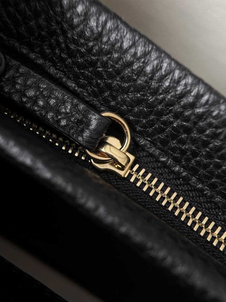 Chanel Urban Essentials Küçük Alışveriş Çantası