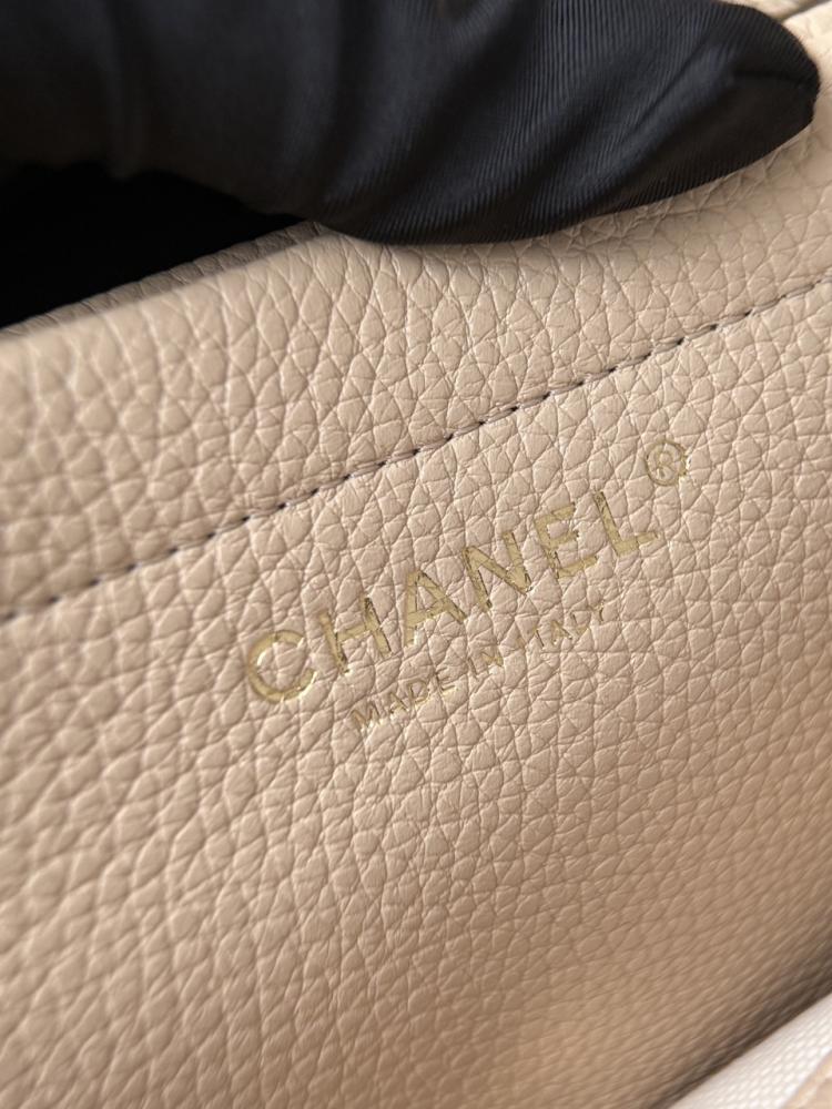 Chanel Urban Essentials Küçük Alışveriş Çantası