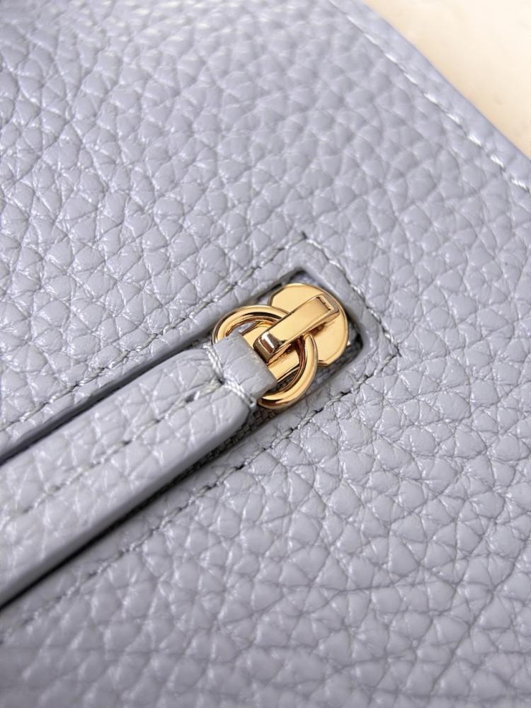 Chanel Maxi “Souplissimo” Küçük Kapaklı Çanta