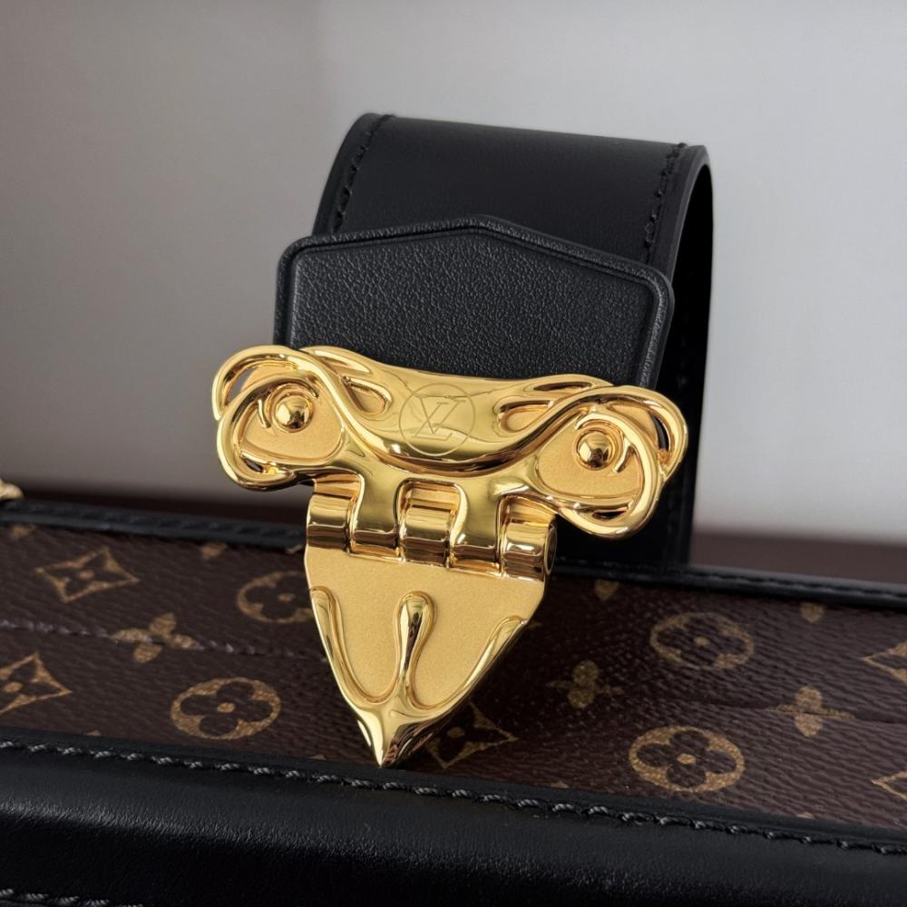 LV M13738 Petite Malle Çanta