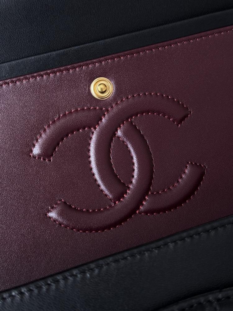 Chanel 2025/26 Yumuşak Kapitone Kuzu Derisi Maxi Tek Kapaklı Çanta