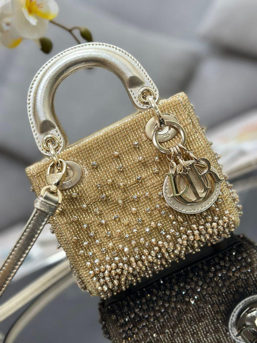 Lady Dior Mini Nakış Çanta - Glimmer of Luxury
