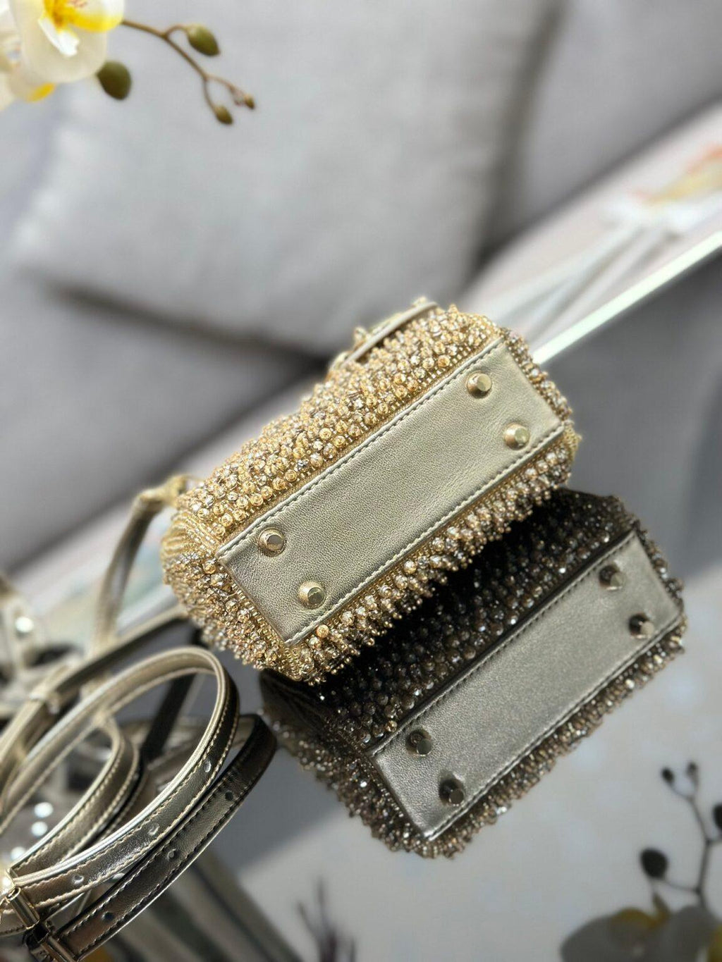 Lady Dior Mini Nakış Çanta - Glimmer of Luxury
