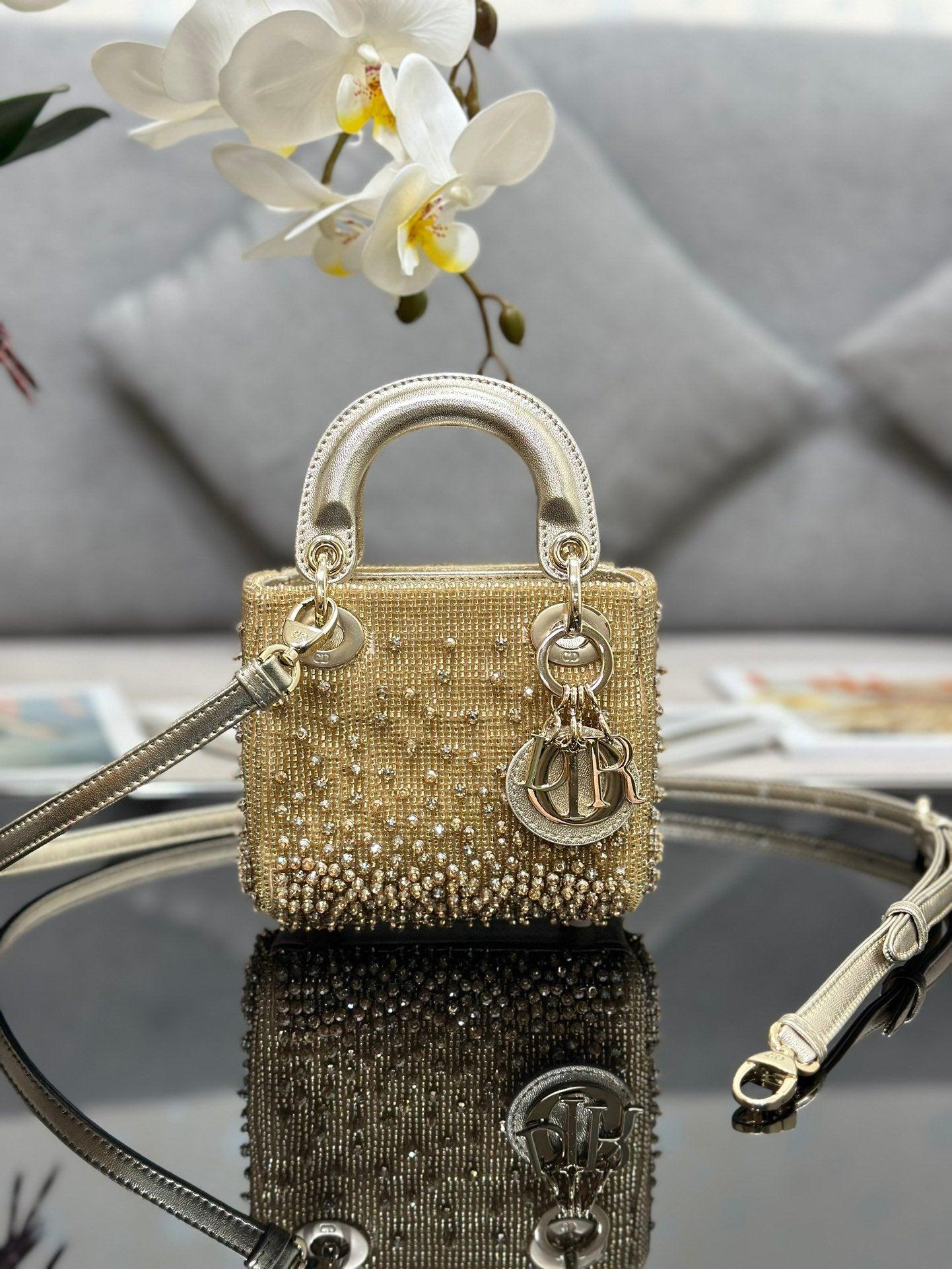 Lady Dior Mini Nakış Çanta - Glimmer of Luxury