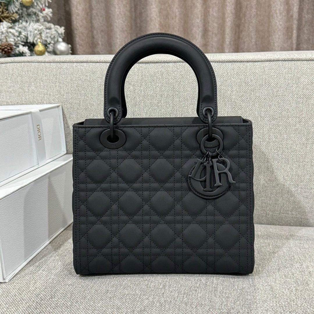Lady Dior 24 Mat Siyah - Glimmer of Luxury