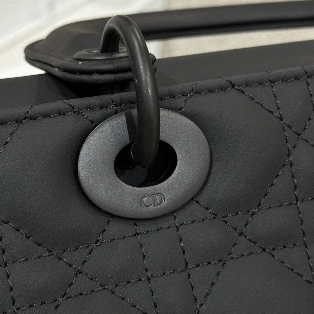 Lady Dior 24 Mat Siyah - Glimmer of Luxury