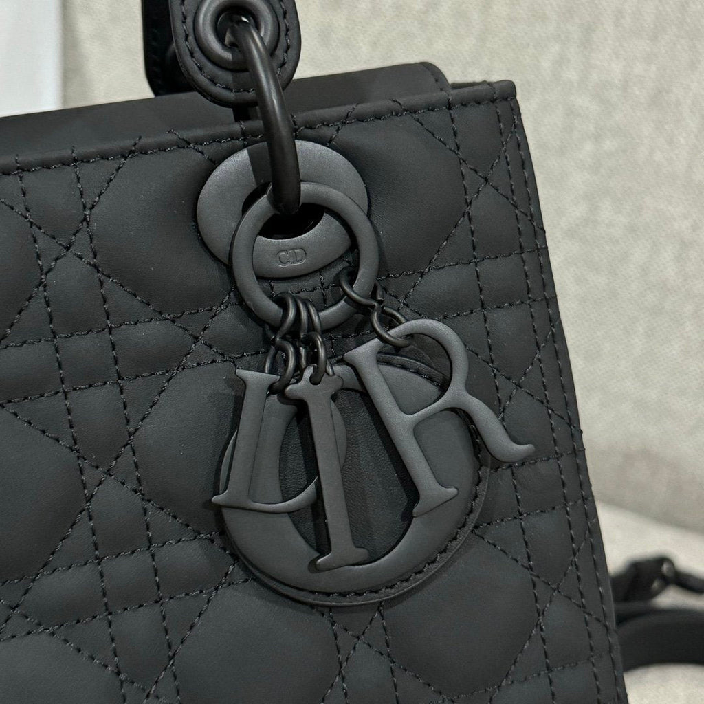 Lady Dior 24 Mat Siyah - Glimmer of Luxury