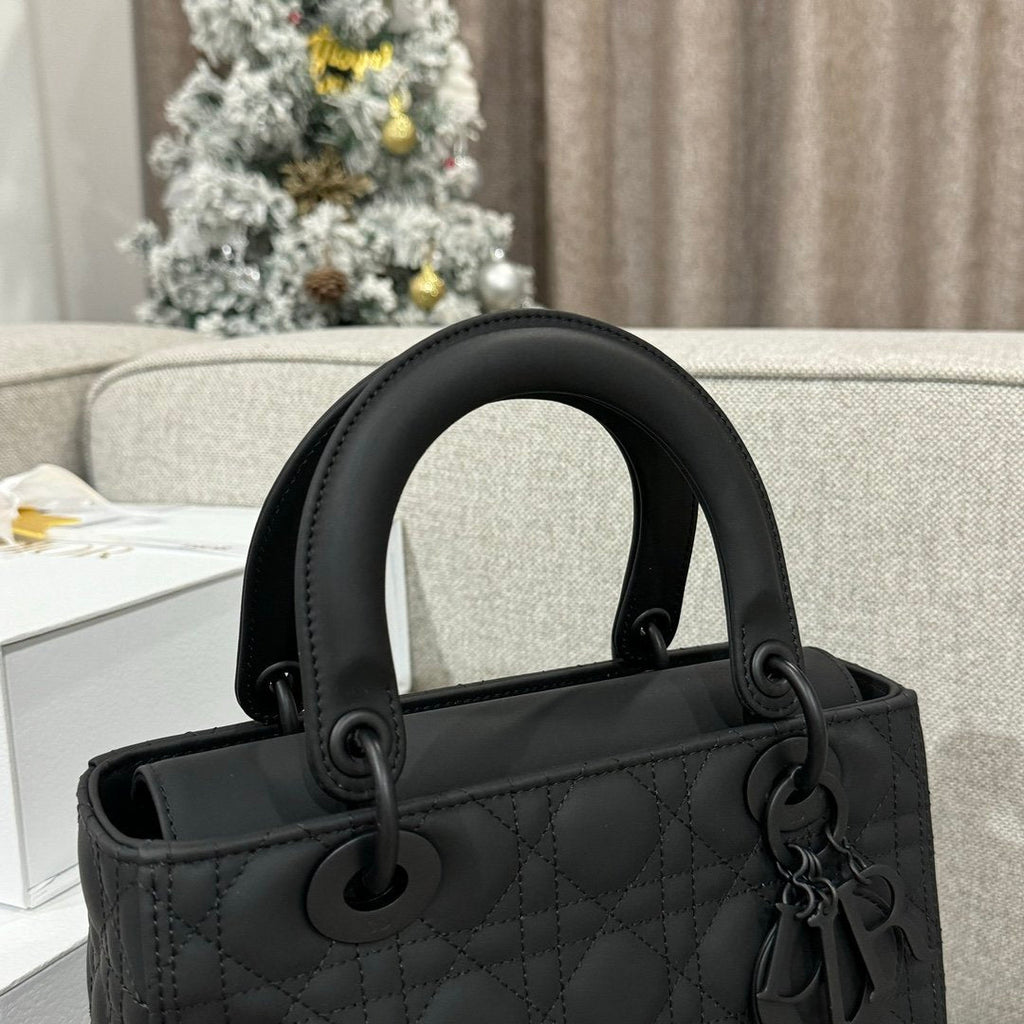 Lady Dior 24 Mat Siyah - Glimmer of Luxury