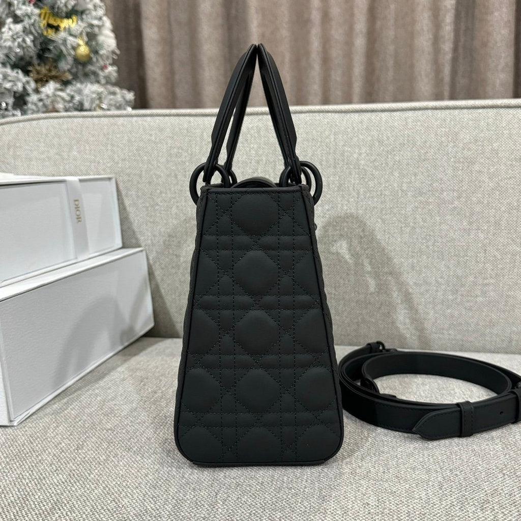 Lady Dior 24 Mat Siyah - Glimmer of Luxury