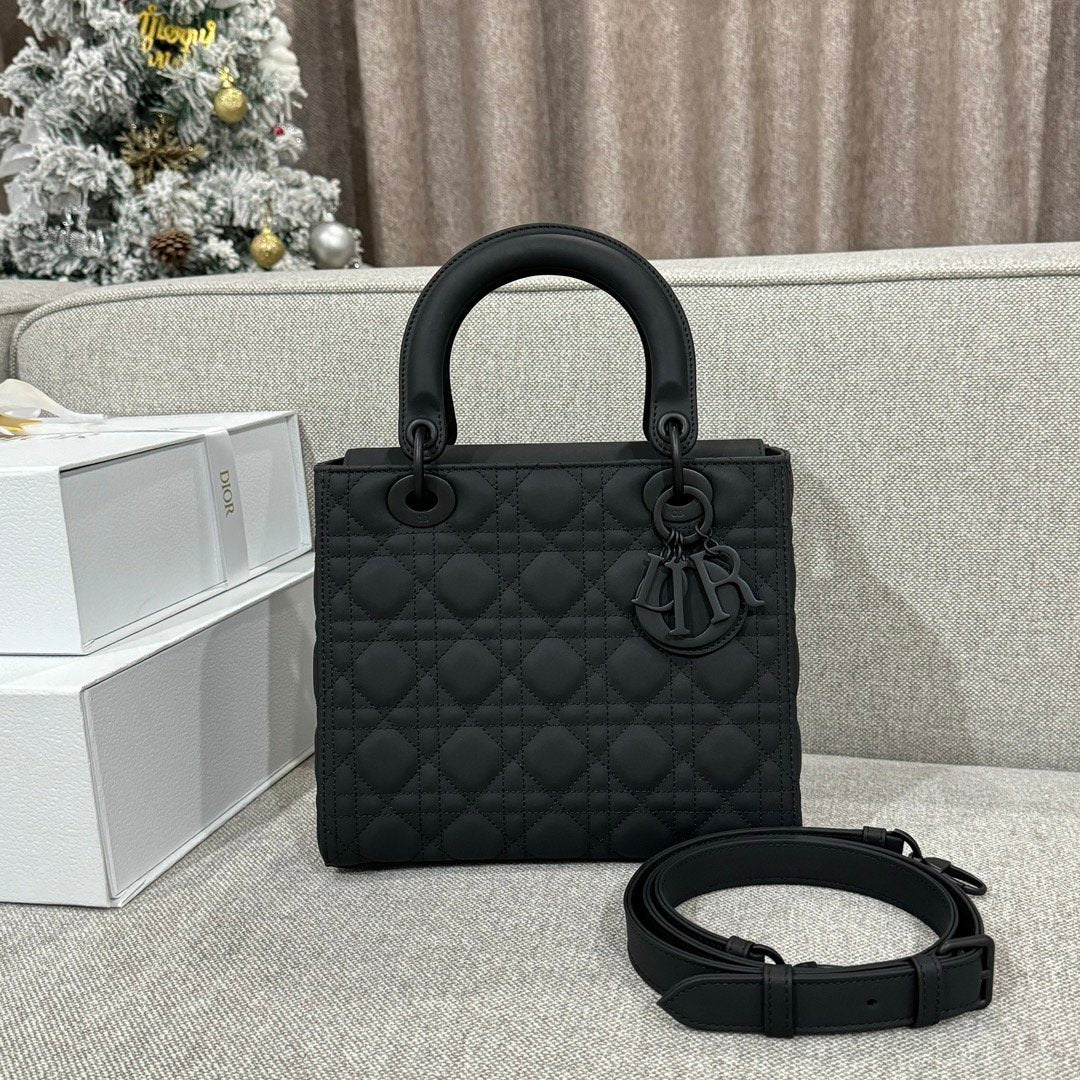 Lady Dior 24 Mat Siyah - Glimmer of Luxury
