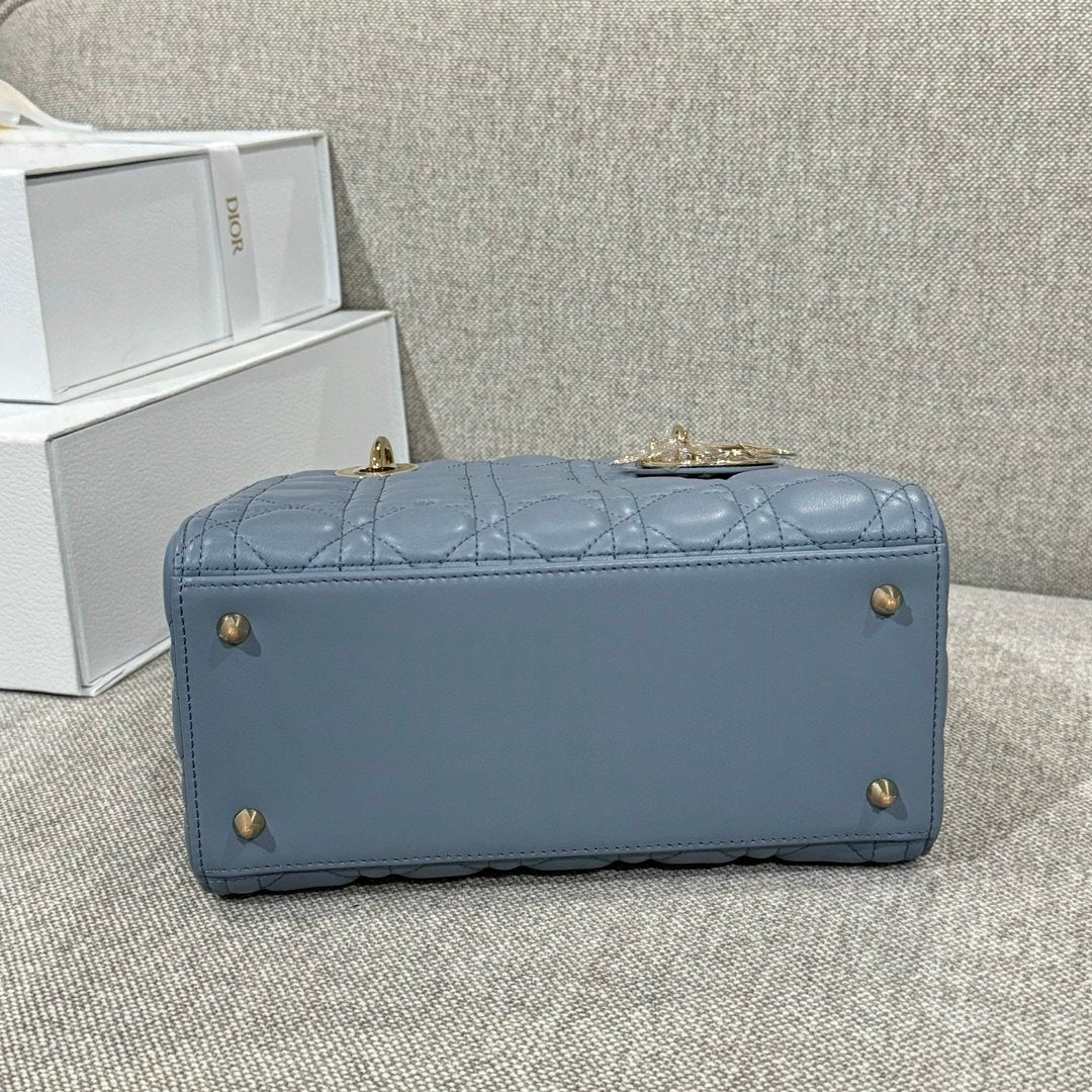 Lady Dior 24 Kot Mavisi - Glimmer of Luxury