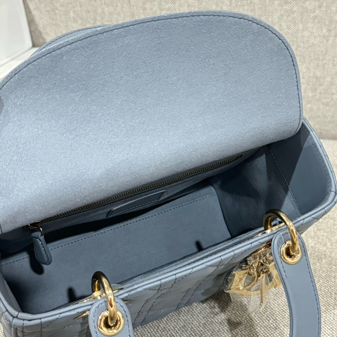 Lady Dior 24 Kot Mavisi - Glimmer of Luxury