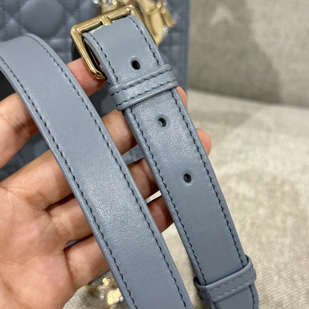 Lady Dior 24 Kot Mavisi - Glimmer of Luxury