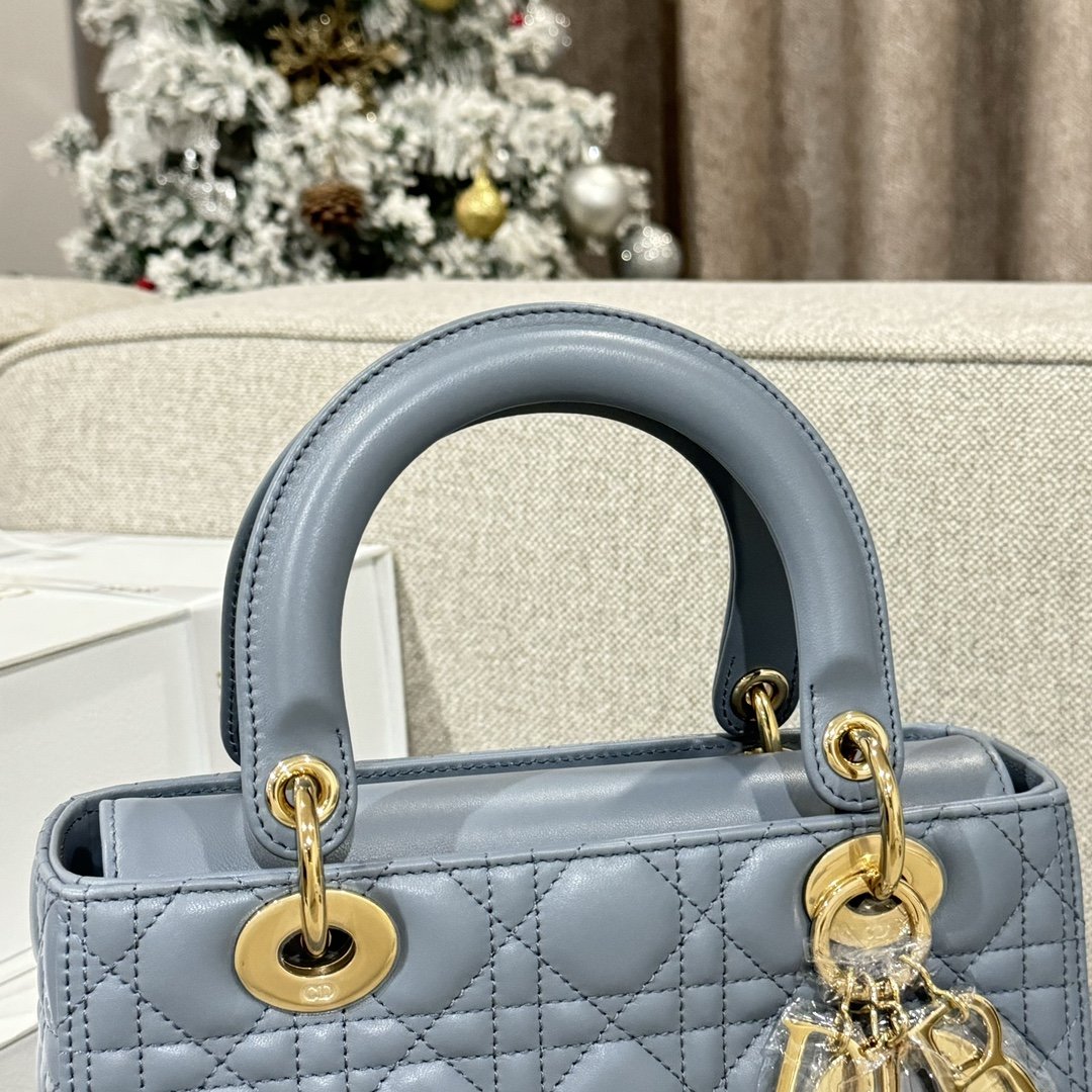 Lady Dior 24 Kot Mavisi - Glimmer of Luxury